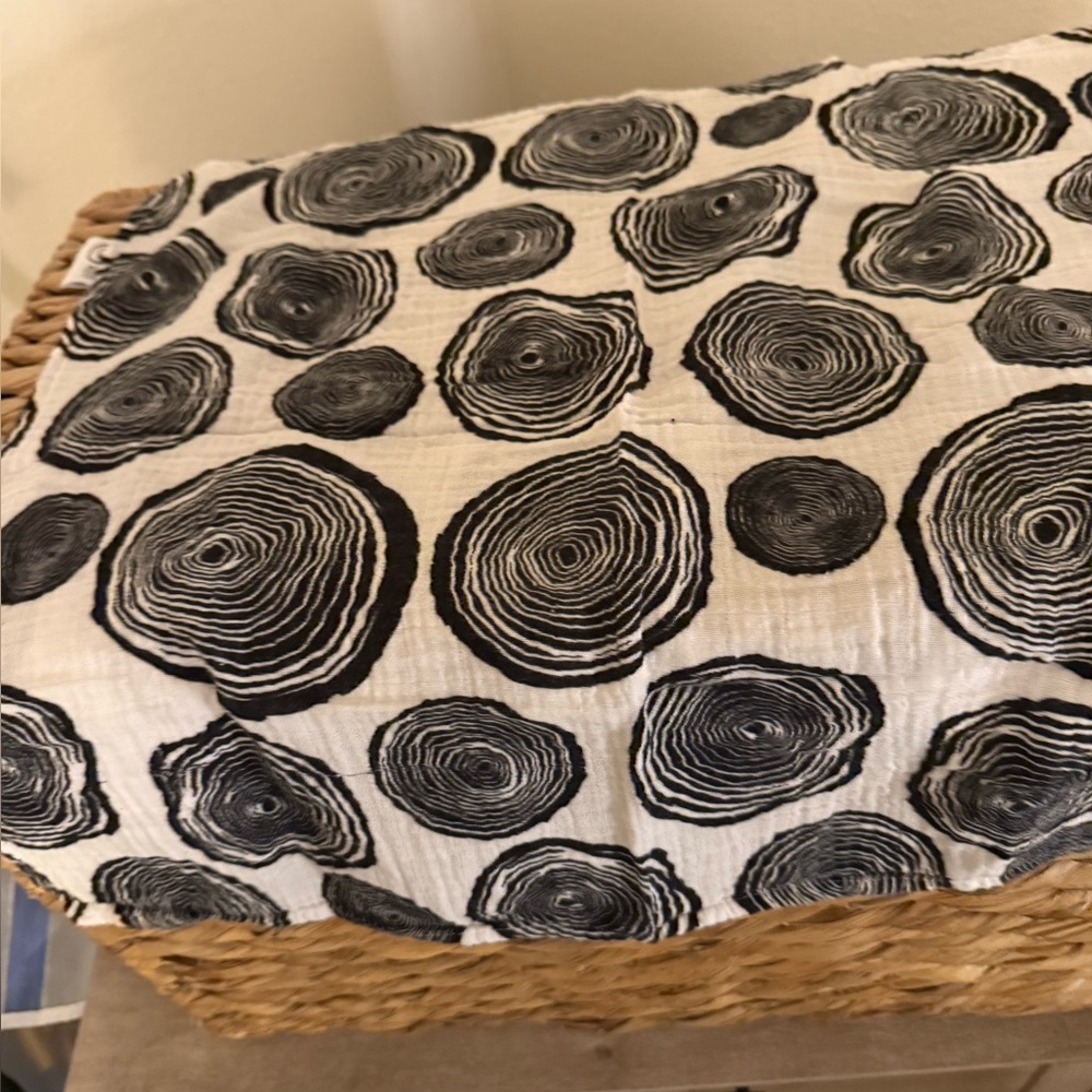 Etta Loves High Contrast Nature Pattern Muslin Baby Cloths - Picture 2 of 3